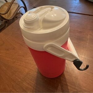 Cooler Jug Igloo Half Gallon Sport With Spout And Hooks Pink and White